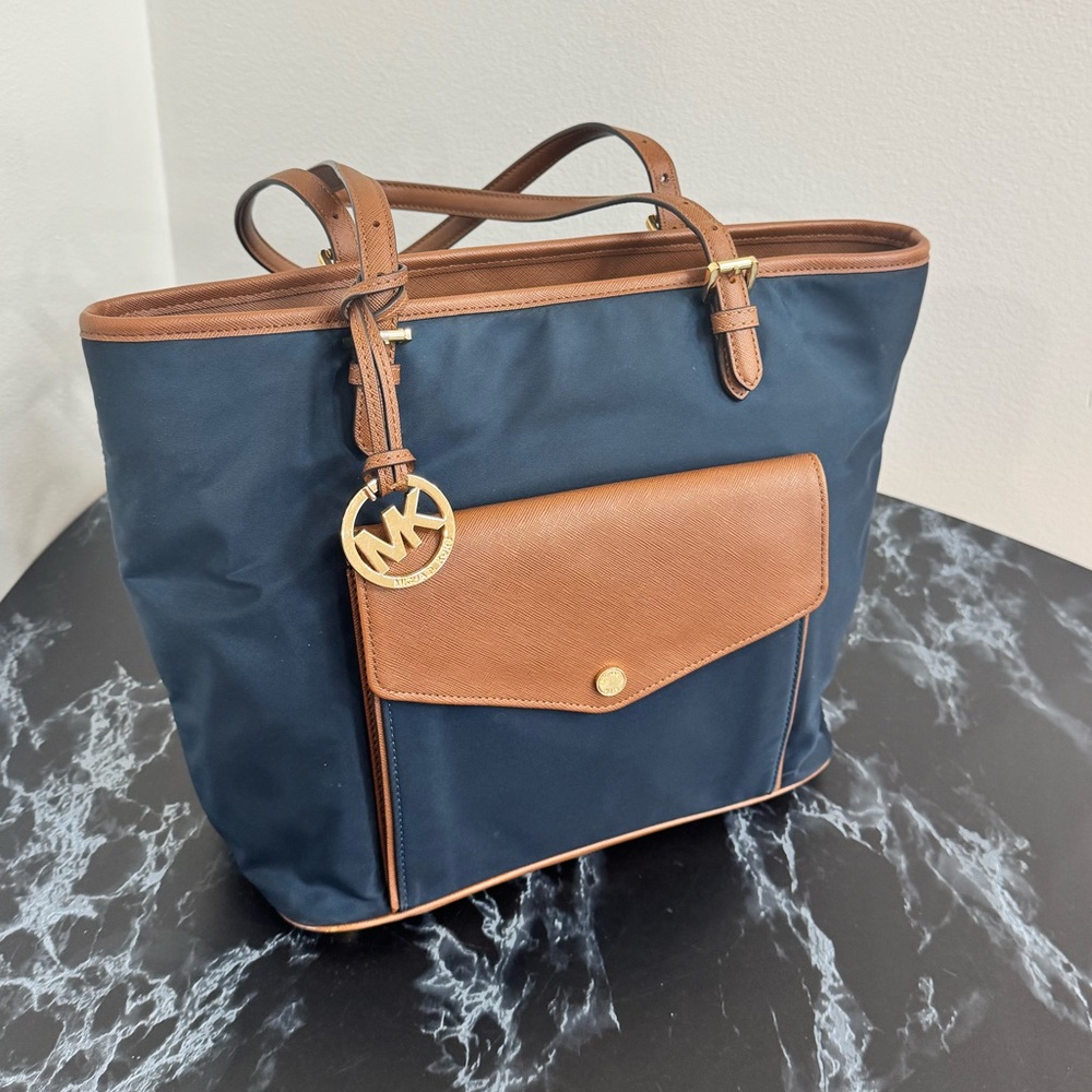 Michael kors Michael Jet Set Nylon Navy Blue Front Pocket Tote Bag AUTHENTIC